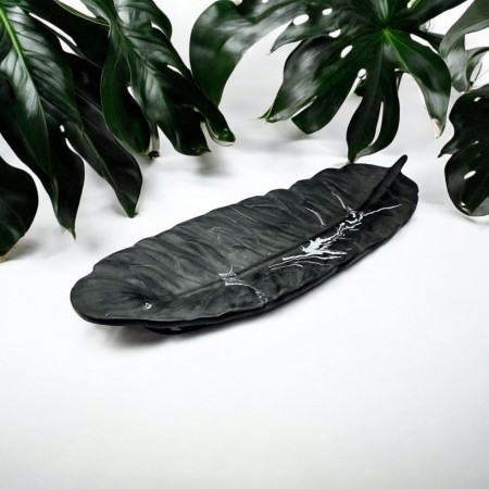 Long Black Leaf